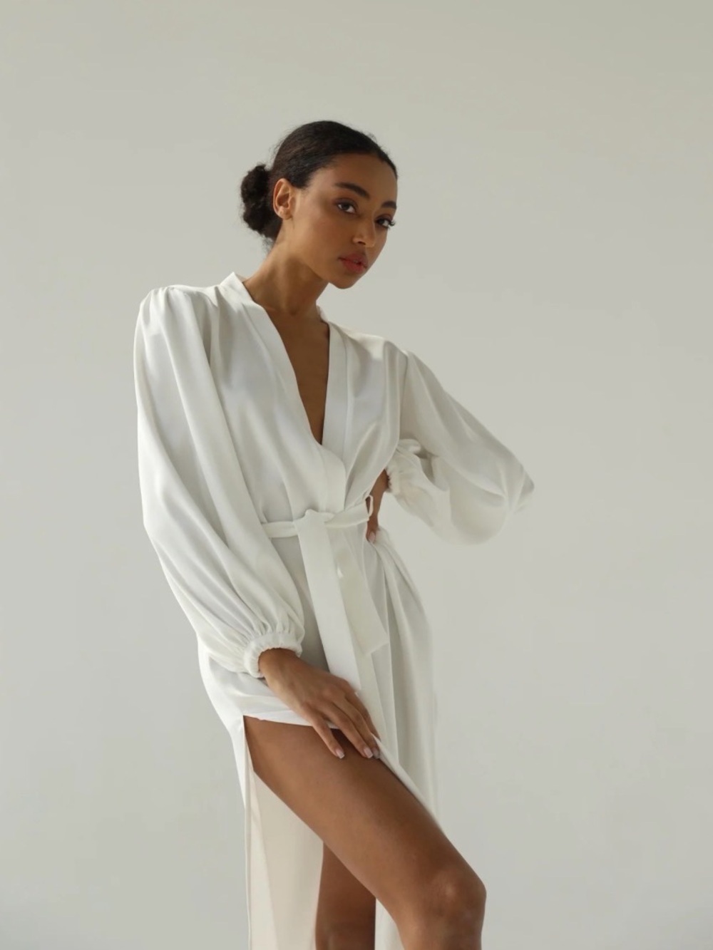 THE ROBE Nadine White Long Satin Bridal Robe w/ Tie Belt Womens LARGE EUC